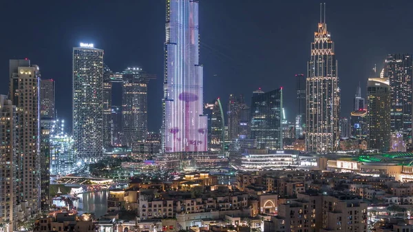 Нічний міський центр Дубая з видом на хмарочос Бурдж-Халіфа та інші визначні пам'ятки вежі панірамік з вершини в Дубаї — стокове фото