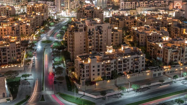 Obytné domy starého města s časovou docházky v centru Dubaje, UAE — Stock fotografie