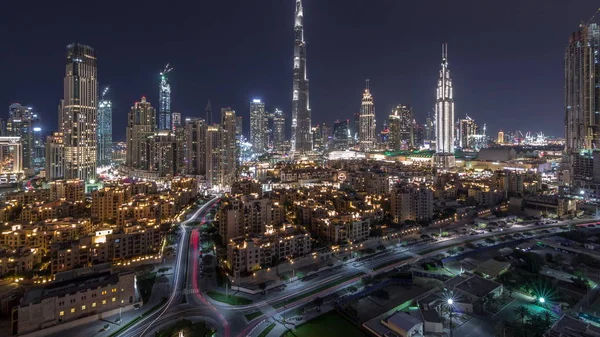 Dubai Centro skyline noche timelapse con Burj Khalifa y otras torres vista panirámica desde la parte superior de Dubai —  Fotos de Stock