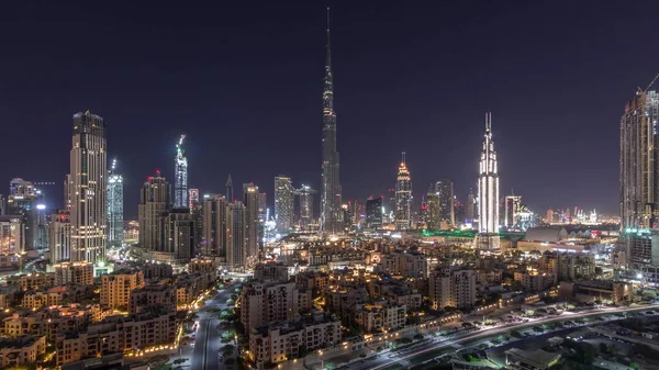 Нічний міський центр Дубая з видом на хмарочос Бурдж-Халіфа та інші визначні пам'ятки вежі панірамік з вершини в Дубаї — стокове фото