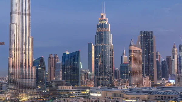 Dubai Downtown Skyline noc do dnia timelapse z Burdż Chalifa i innych wież paniramiczny widok z góry w Dubaju — Zdjęcie stockowe