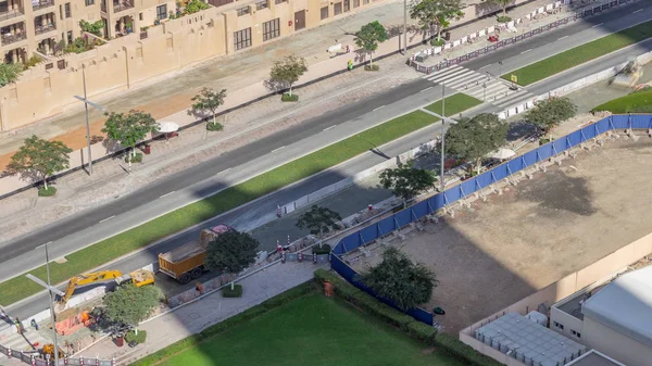 Ekskavatör, kamyon ve grader Dubai şehir timelapse yol şantiyesinde çalışıyor — Stok fotoğraf
