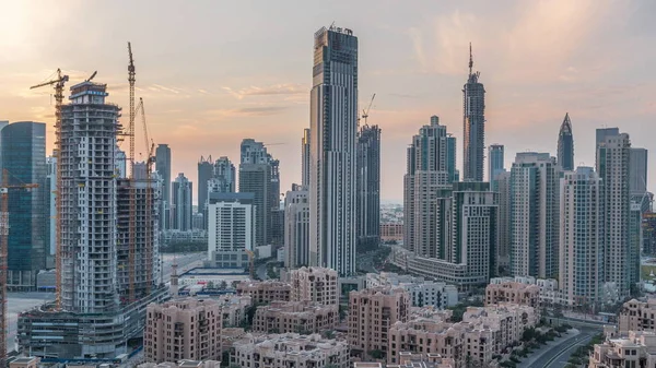 두바이 다운타운 스카이라인, 일몰 시간 경과 시 두바이 정상에서 바라보는 현대적인 타워 의 전경 — 스톡 사진