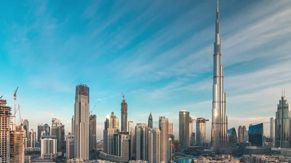 Dubai Downtown skyline timelapse com Burj Khalifa e outras torres durante o nascer do sol vista panorâmica do topo em Dubai — Fotografia de Stock