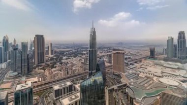 Modern gökdelenler timelapse ile Dubai Uluslararası Finans Merkezi ilçe