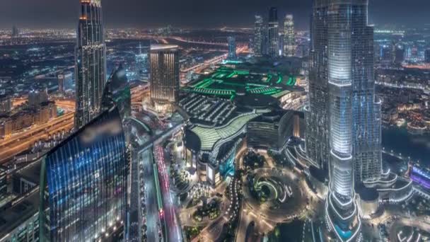 迪拜市中心的全景天际线景观，购物中心、喷泉和哈利法塔空中夜延时间 — 图库视频影像