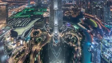 Dubai şehir merkezindeki gökdelenlerin muhteşem havadan görünümü gece saati, Dubai, Birleşik Arap Emirlikleri