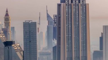 Modern gökdelenler timelapse ile Dubai Uluslararası Finans Merkezi ilçe
