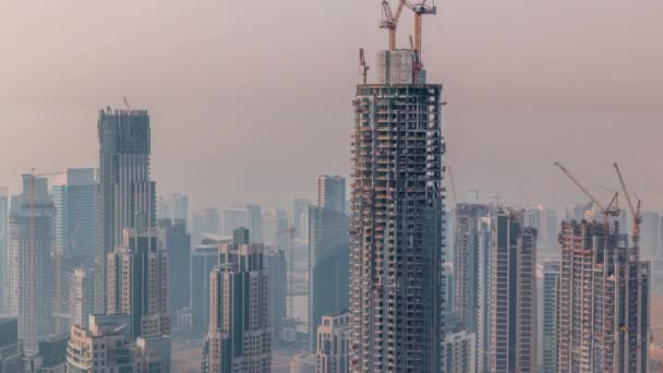 ドバイ市内の新しい近代的な超高層ビルの建設空中タイムラプス、アラブ首長国連邦 — ストック動画