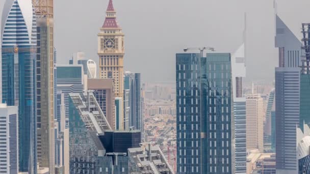 Περιοχή του διεθνούς χρηματοπιστωτικού κέντρου του Ντουμπάι με σύγχρονο ουρανοξύστη — Αρχείο Βίντεο