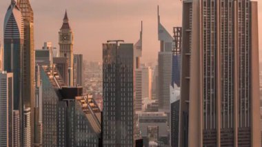 Modern gökdelenler sabah timelapse ile Dubai Uluslararası Finans Merkezi ilçe