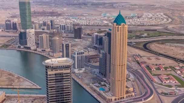 Panoramische luchtfoto van Business Bay Towers in Dubai 's avonds timelapse. — Stockvideo