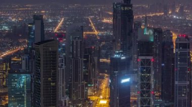 Dubai Downtown silueti fütüristik cityscape birçok gökdelenler ve Burj Khalifa hava gece gündüz timelapse ile.