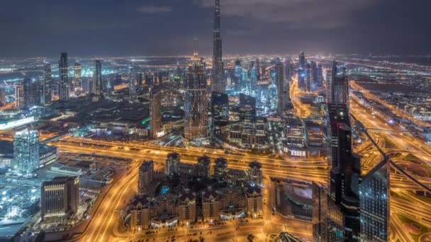 Dubai Downtown skyline futuristiska stadsbilden med många skyskrapor och Burj Khalifa antenn natt till dag Timelapse. — Stockvideo