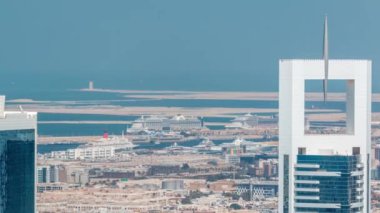 Dubai Şehir Merkezi'nden liman zaman atlamalı havadan görünümü