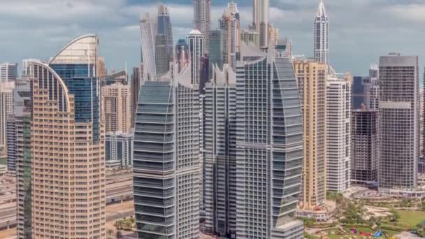 Residentiële appartementen en kantoren in Jumeirah Lake Towers district timelapse in Dubai — Stockvideo