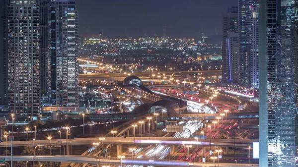Η Μαρίνα του Ντουμπάι και η αεροπορική νύχτα του JLT έχουν θέα στην κορυφή του Ντουμπάι, στα ΗΑΕ. — Φωτογραφία Αρχείου