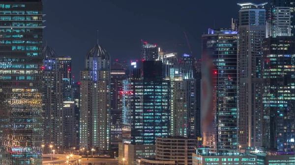 Dubai Marina y la noche aérea JLT timelapse vista superior de los rascacielos en Dubai, Emiratos Árabes Unidos . —  Fotos de Stock