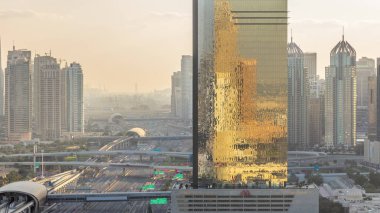 Dubai Marina ve Jlt dubai, Bae gökdelenlerin gün batımı hava timelapse üst görünümü sırasında.