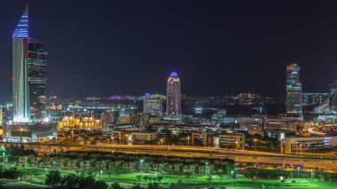 Dubai medya şehir gökdelenler ve golf sahası gece timelapse, Dubai, Birleşik Arap Emirlikleri