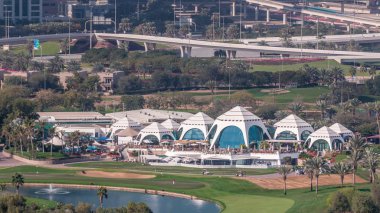 Dubai Marina gökdelenler ve golf sahası sabah timelapse, Dubai, Birleşik Arap Emirlikleri