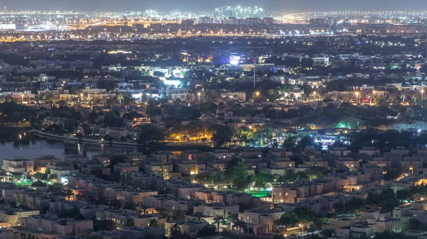 골프 코스 야간 경과와 빌라와 주택에 공중 보기 — 스톡 사진