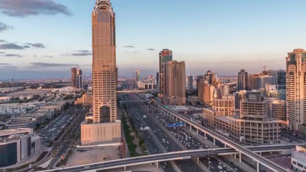 Skyline ciudad de Internet con cruce Sheikh Zayed carretera aérea día a noche timelapse — Vídeos de Stock