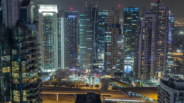 A Dubai Marina esti TimeLapse antenna nézete A modern tornyok és a forgalom az utakon — Stock Fotó