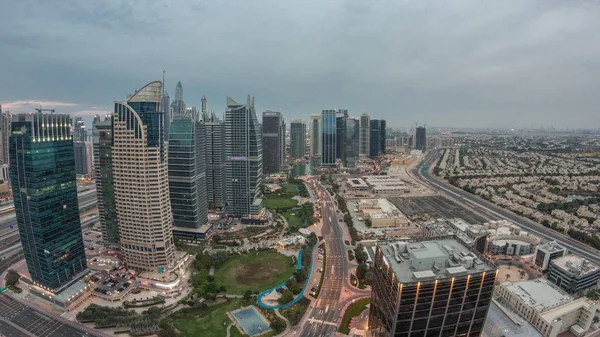 Jumeirah Lake Towers woonwijk antenne dag tot nacht timelapse in de buurt van Dubai Marina — Stockfoto