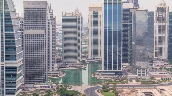 Jumeirah Lake Towers yerleşim bölgesi Dubai Marina yakınlarındaki havadan timelapse — Stok fotoğraf