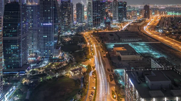 Жилой район Jumeirah Lake Towers недалеко от Dubai Marina — стоковое фото