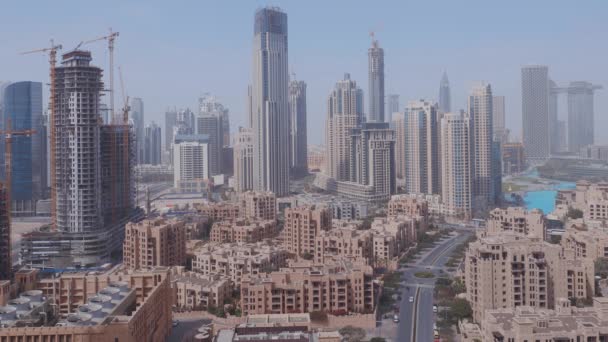 Lindos skyline do centro de Dubai e baía de negócios com arquitetura moderna . — Vídeo de Stock