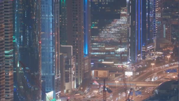 Skyline bangunan Sheikh Zayed Road dan pemandangan malam hari DIFC di Dubai, UEA . — Stok Video