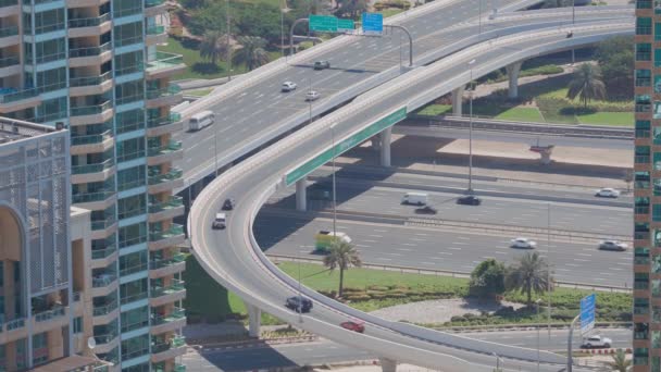 迪拜码头之间的公路出口摩天大楼，意大利面交叉口空中景观 — 图库视频影像