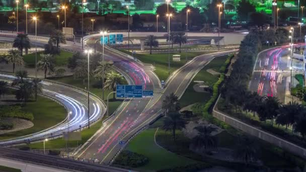 Dubai Marina ve Jlt Timelapse, Dubai yakınlarındaki Şeyh Zayed yoluna giden hava manzaralı.. — Stok video