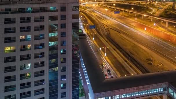 Dubai Marina ve Jlt Timelapse, Dubai yakınlarındaki Şeyh Zayed yoluna giden hava manzaralı.. — Stok video