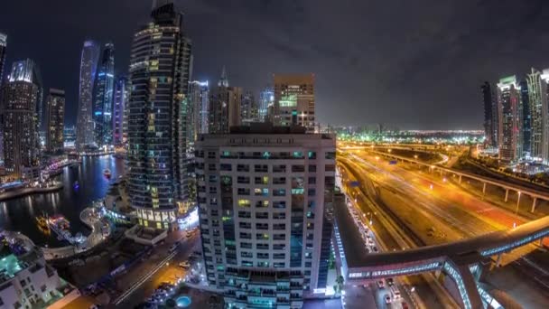 Luftaufnahme der Sheikh Zayed Road in der Nähe des Jachthafens von Dubai und jlt Zeitraffer, Dubai. — Stockvideo