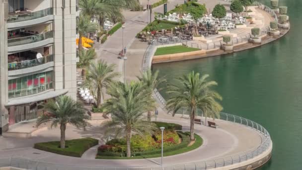 Promenada nabrzeżna w Dubai Marina. Dubaj, Zjednoczone Emiraty Arabskie — Wideo stockowe