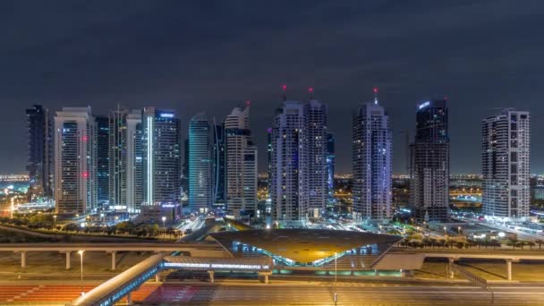 Luftaufnahme der Sheikh Zayed Road in der Nähe des Jachthafens von Dubai und jlt Zeitraffer, Dubai. — Stockvideo