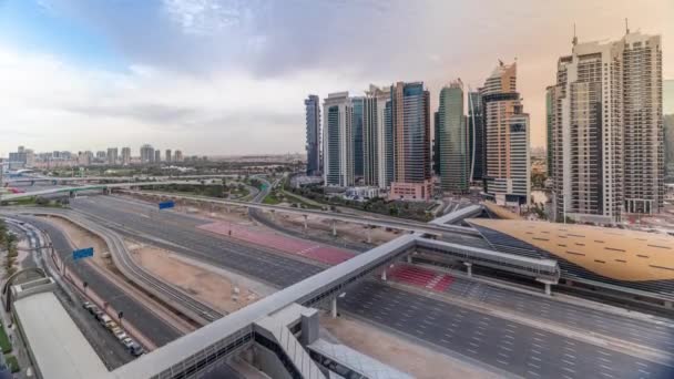 Αεροφωτογραφία του δρόμου Sheikh Zayed κοντά στη Μαρίνα Ντουμπάι και το Jlt timelapse, Ντουμπάι. — Αρχείο Βίντεο