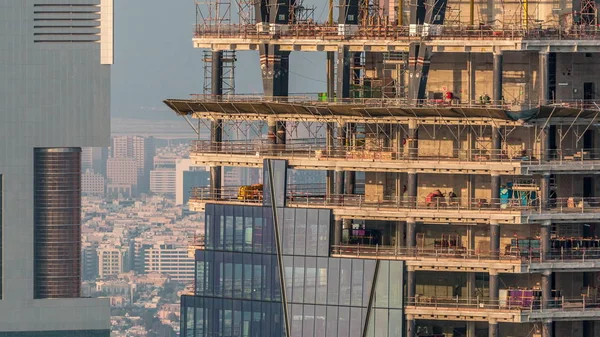 Construção de um novo arranha-céu moderno no Dubai city aerial timelapse, Emirados Árabes Unidos — Fotografia de Stock