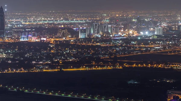 Luchtfoto naar kreek en Zabeel district Night timelapse met verkeer en in aanbouw gebouw met kranen uit het centrum — Stockfoto