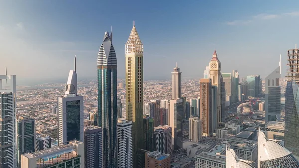 Skyline utsikt över byggnaderna i Sheikh Zayed Road och DIFC Aerial Timelapse i Dubai, UAE. — Stockfoto