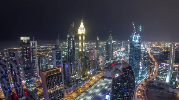 阿联酋迪拜谢赫扎耶德路和迪夫克空中夜延的建筑物天际线. — 图库照片