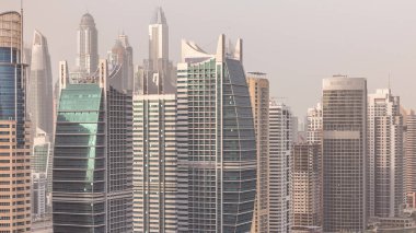 Dubai'de Jumeirah göl kuleleri ilçe timelapse konut daire ve ofisler