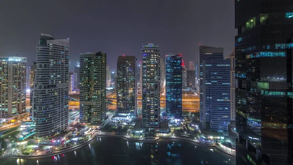 Residentiële en kantoorgebouwen in Jumeirah Lake Towers district Night timelapse in Dubai — Stockfoto