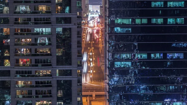 Budynki mieszkalne i biurowe w Jumeirah Lake Towers District Night timelapse w Dubaju — Zdjęcie stockowe