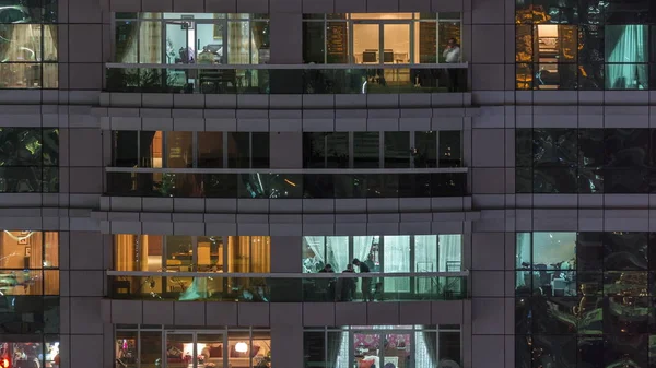 Night view of exterior apartment building timelapse. High rise skyscraper with blinking lights in windows — Stock Photo, Image