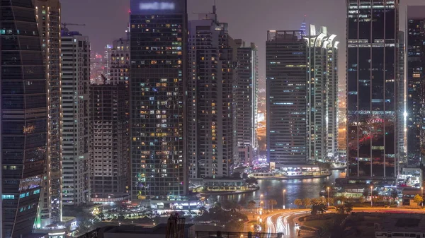 Edificios residenciales y de oficinas en Jumeirah lago torres distrito noche timelapse en Dubai —  Fotos de Stock