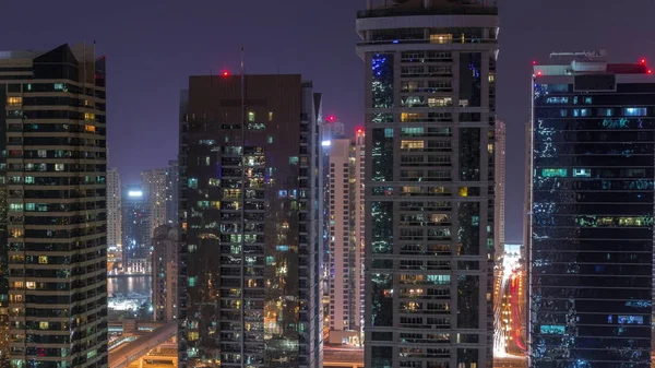 Budynki mieszkalne i biurowe w Jumeirah Lake Towers District Night timelapse w Dubaju — Zdjęcie stockowe